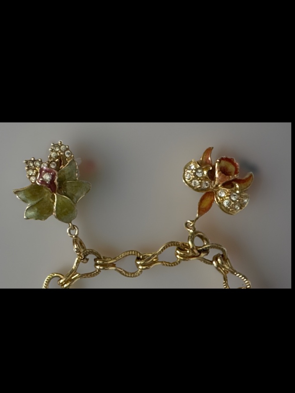 Vtg NOLAN MILLER Signed Gold Tone Charm Bracelet 6 Rhinestones Enamel Flowers - Picture 3 of 10